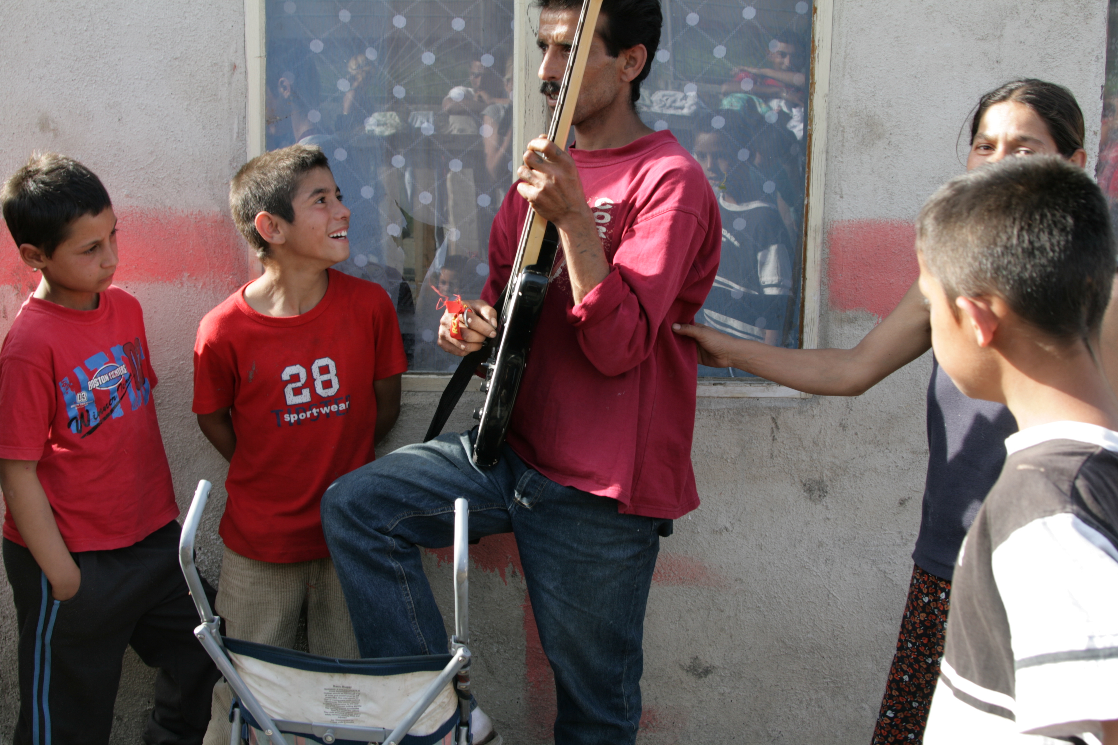 Mri piraňi tavel sa